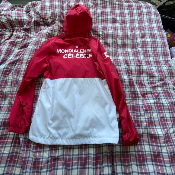 Hypeland Worldwide Canada Pullover Windbreaker - Picture 2 of 2